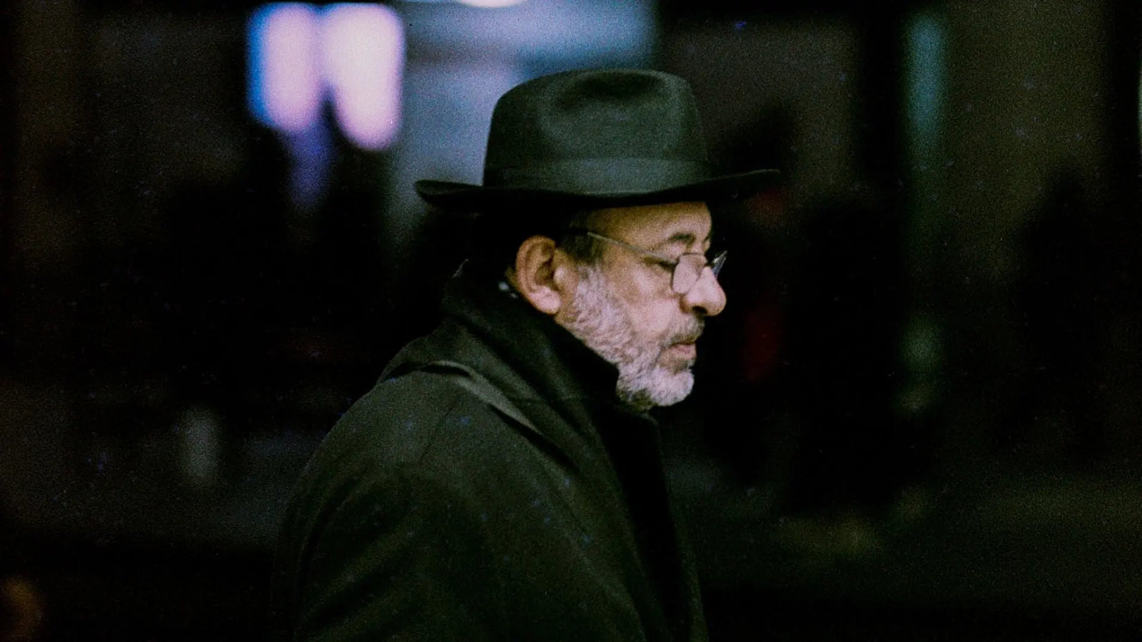 London Street Photography with Lomochrome Metropolis - Framelines